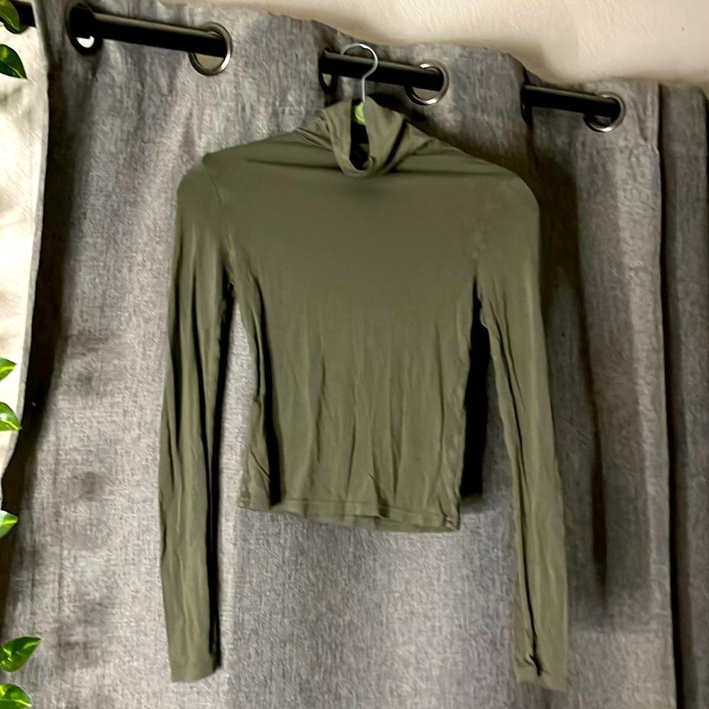 H&M green long sleeve turtleneck